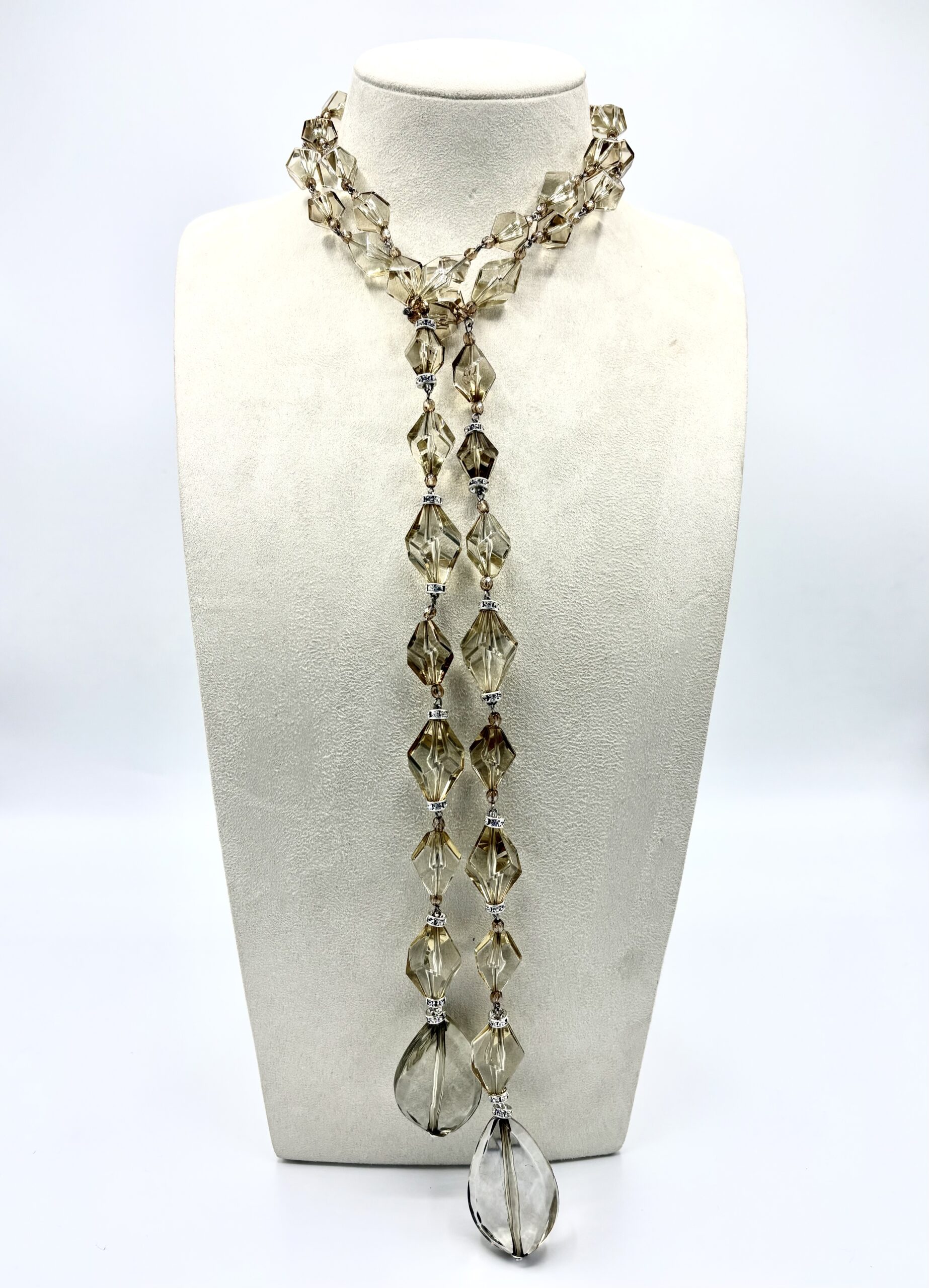 Collana in resina e strass