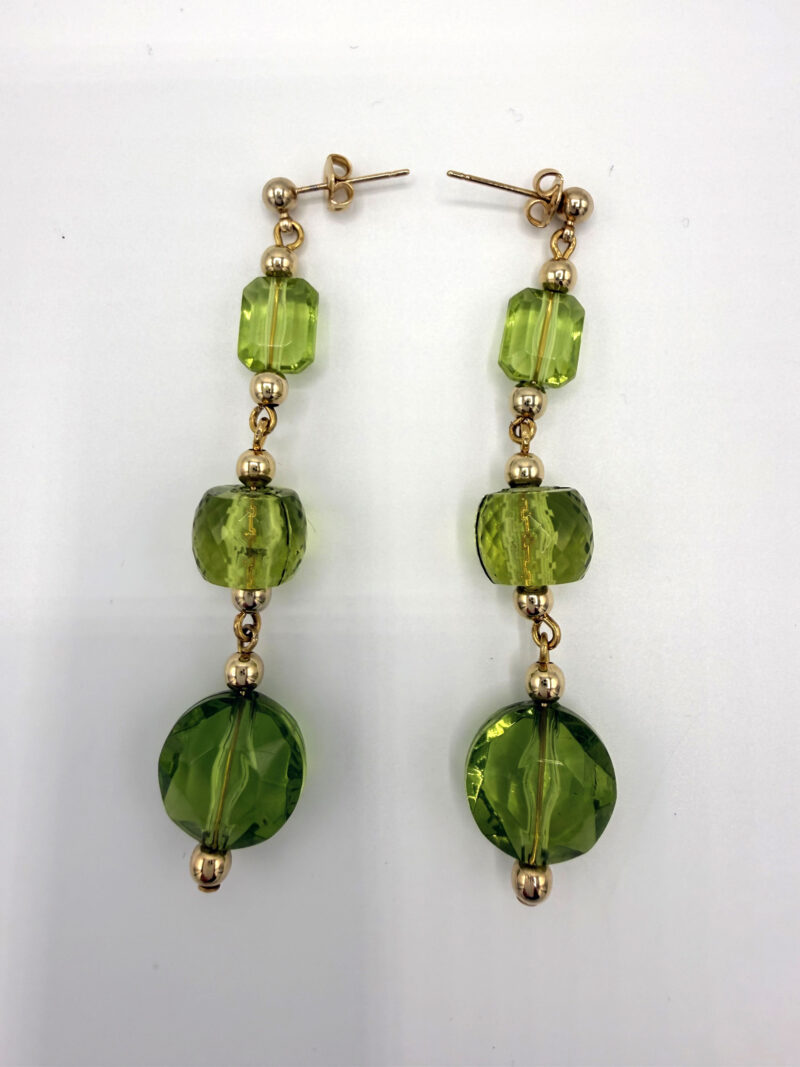 Orecchini con elementi trasparenti color verde