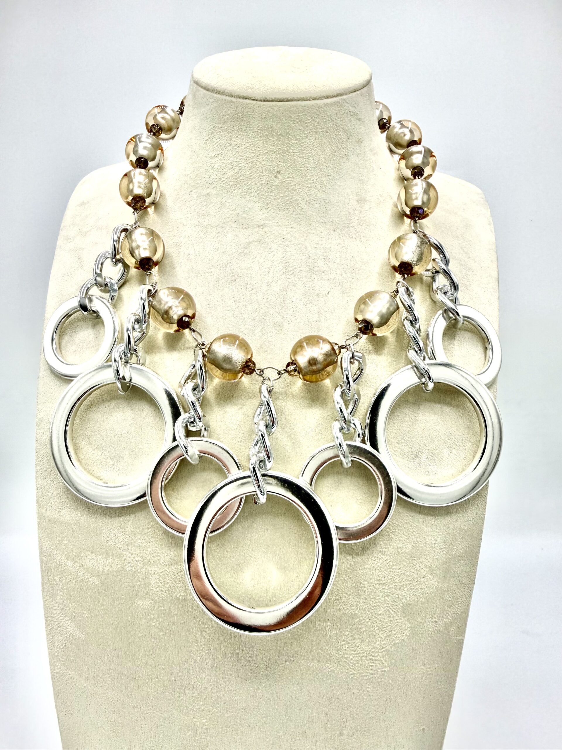 Collier con anelli argentati e cristalli