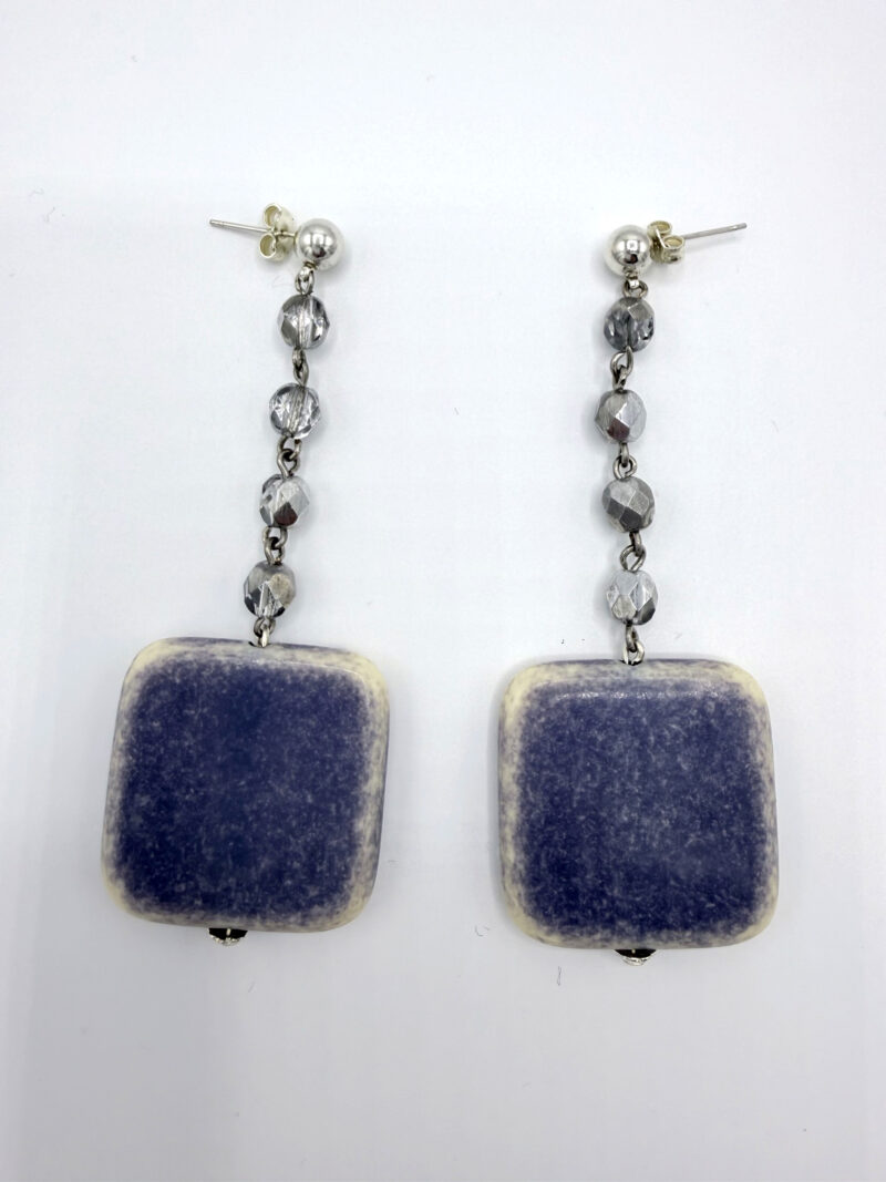 Orecchini con pendenti e cristalli effetto denim